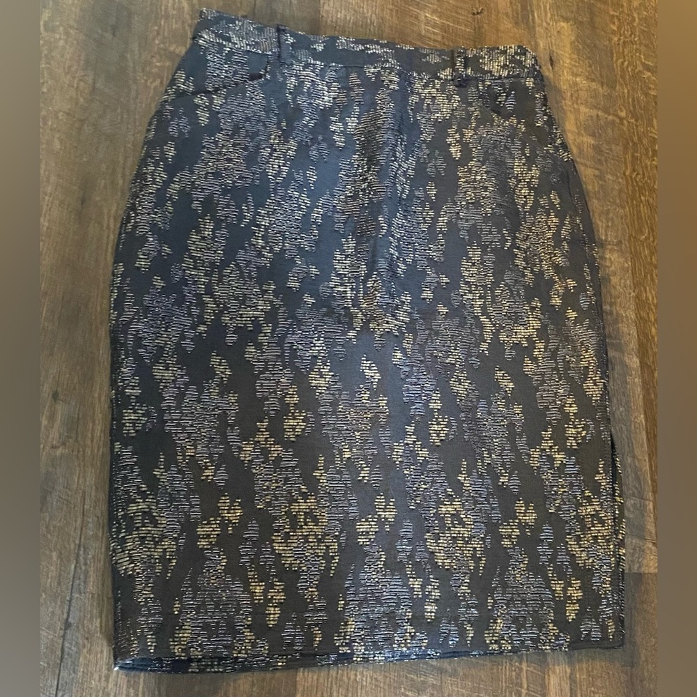 Banana Republic Black and Gold Pencil Skirt